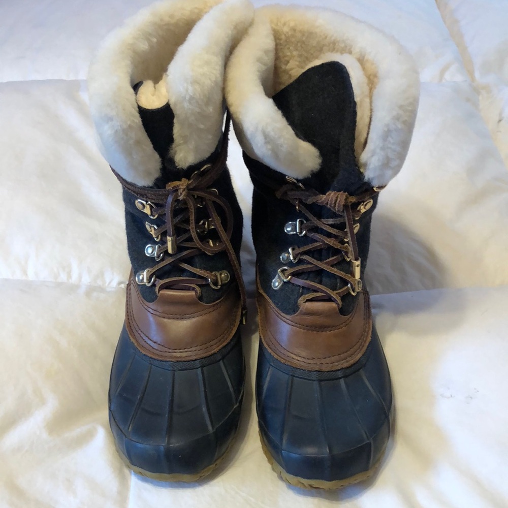 Tory Burch Duck boots dark navy/tan with leather laces.
